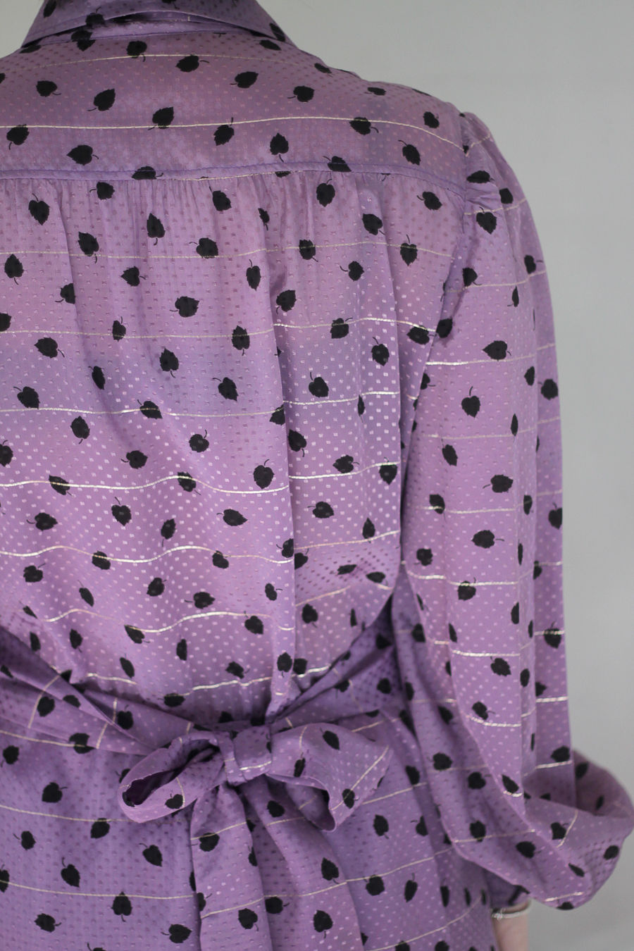 Abito lilla con righe oro in lurex