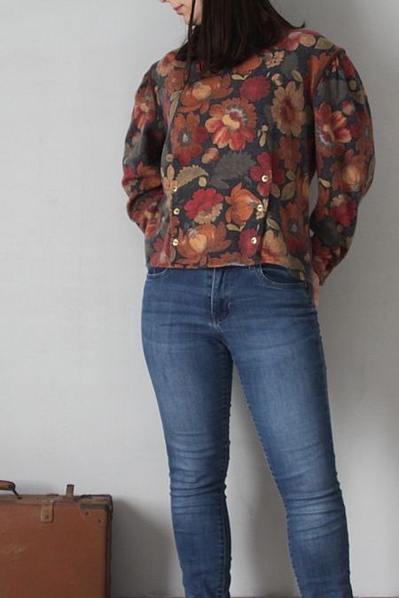 Maglione a fiori marrone