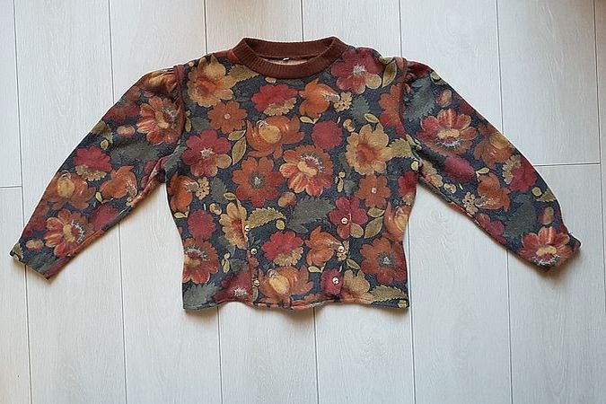 Maglione a fiori marrone