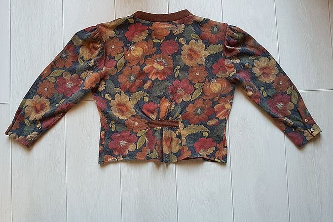 Maglione a fiori marrone