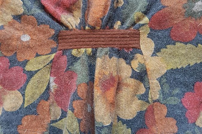 Maglione a fiori marrone
