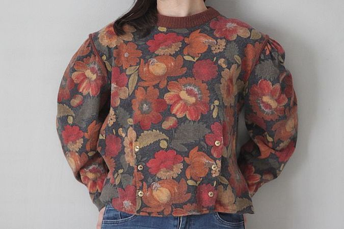 Maglione a fiori marrone