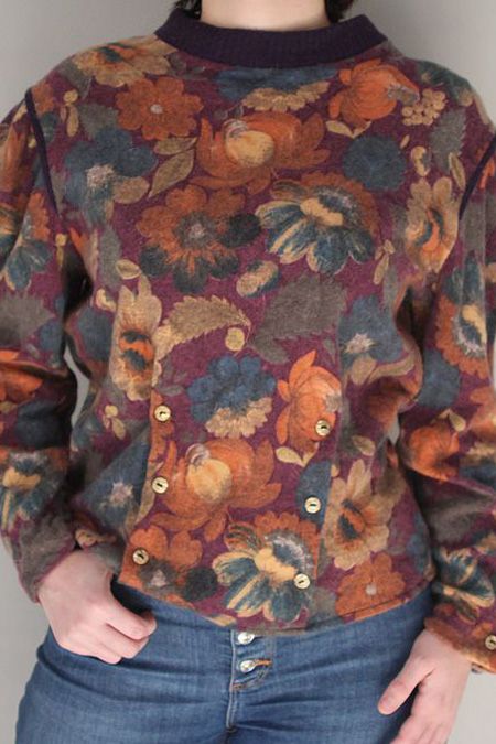 Maglione a fiori viola