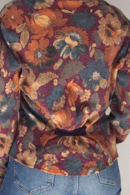 Maglione a fiori viola